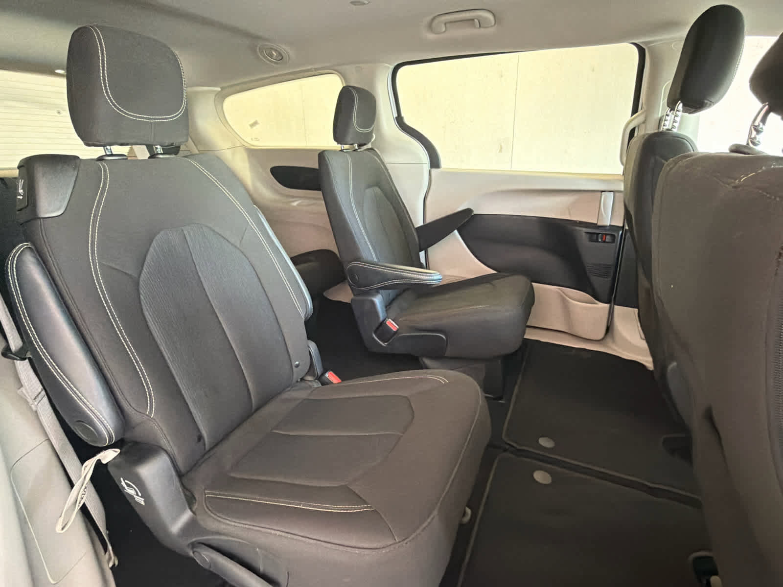 Used 2023 Chrysler Voyager LX FWD image 31