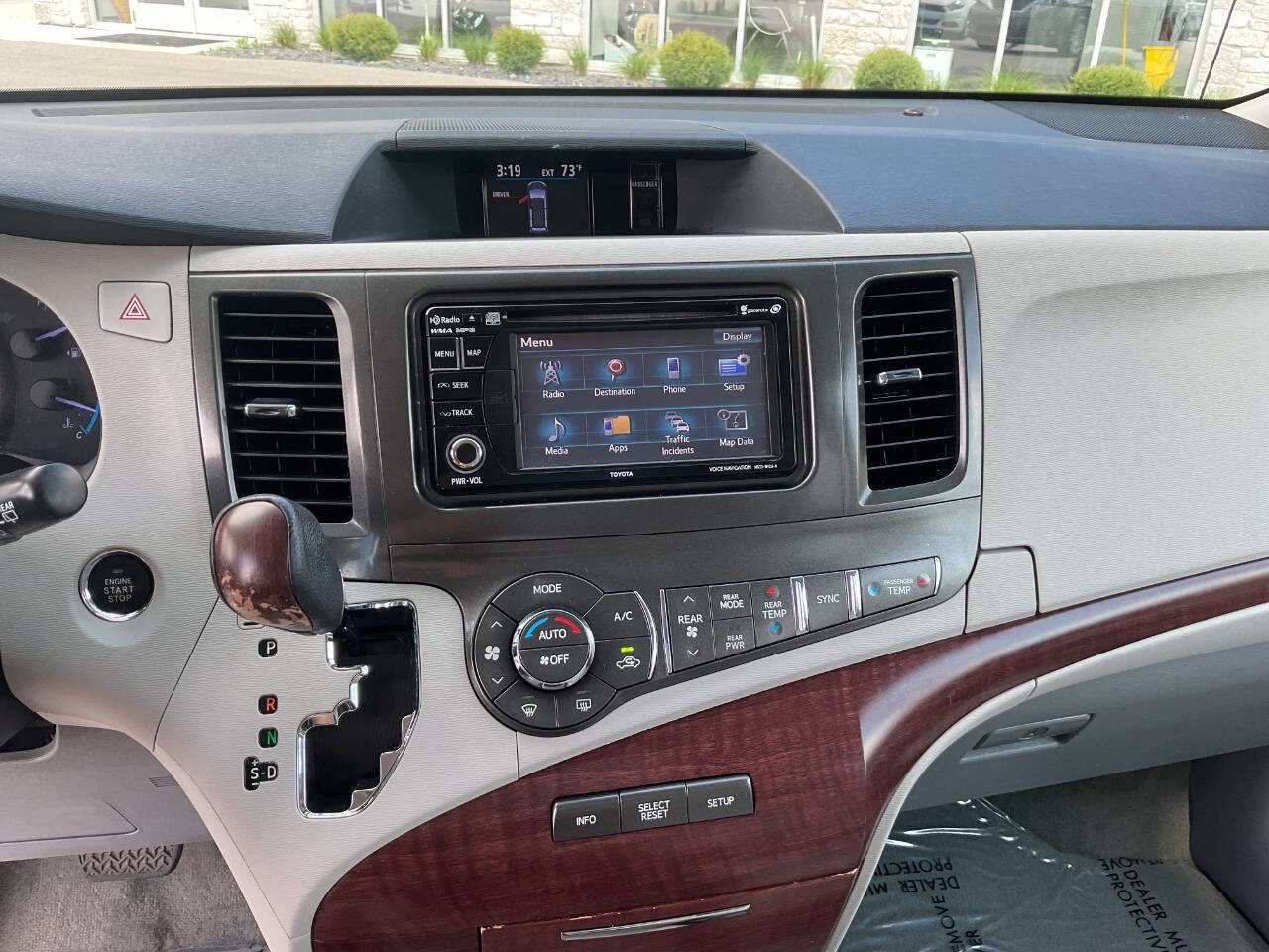 Used 2012 Toyota Sienna XLE FWD image 21