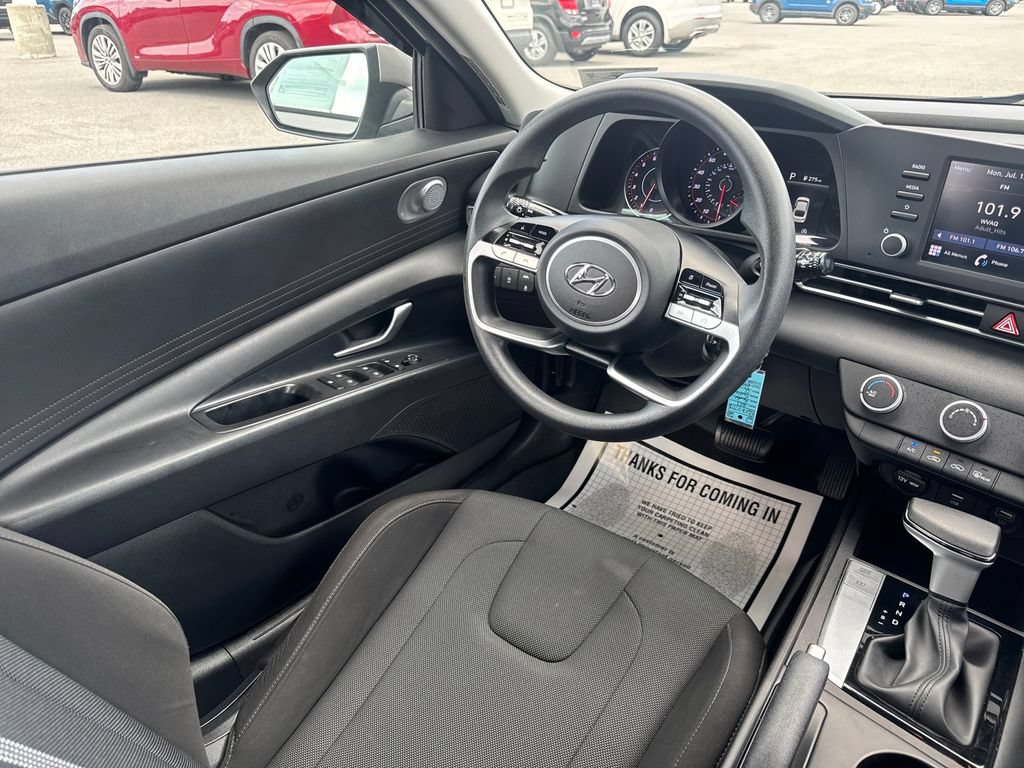 Used 2023 Hyundai Elantra SE w/ Cargo Package FWD image 10