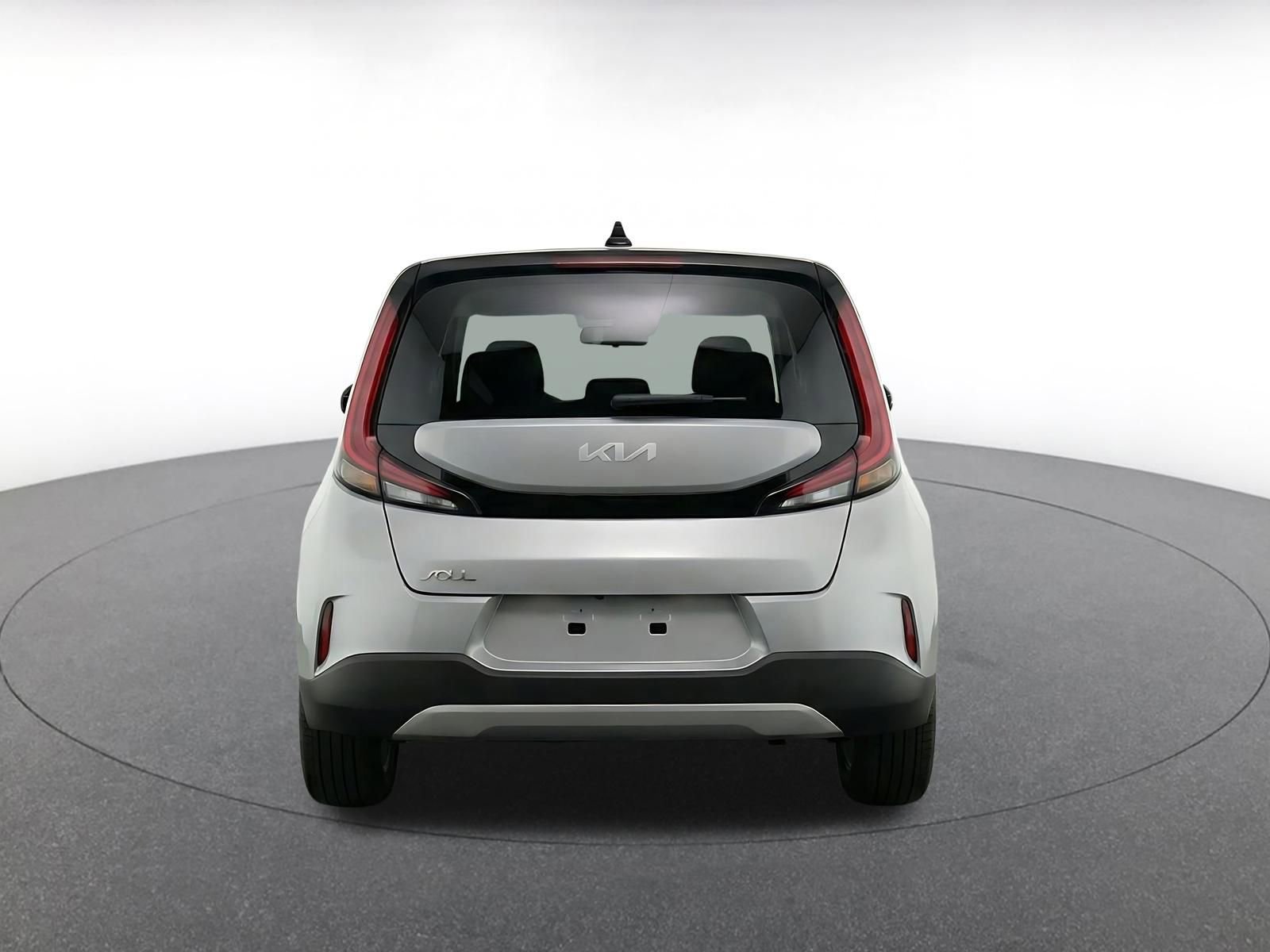Used 2025 Kia Soul LX w/ LX Technology Package FWD image 8