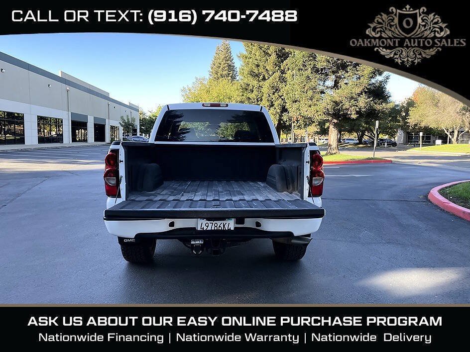 Used 2005 GMC Sierra 1500 Denali w/ Safe And Sound Package AWD/4WD image 10