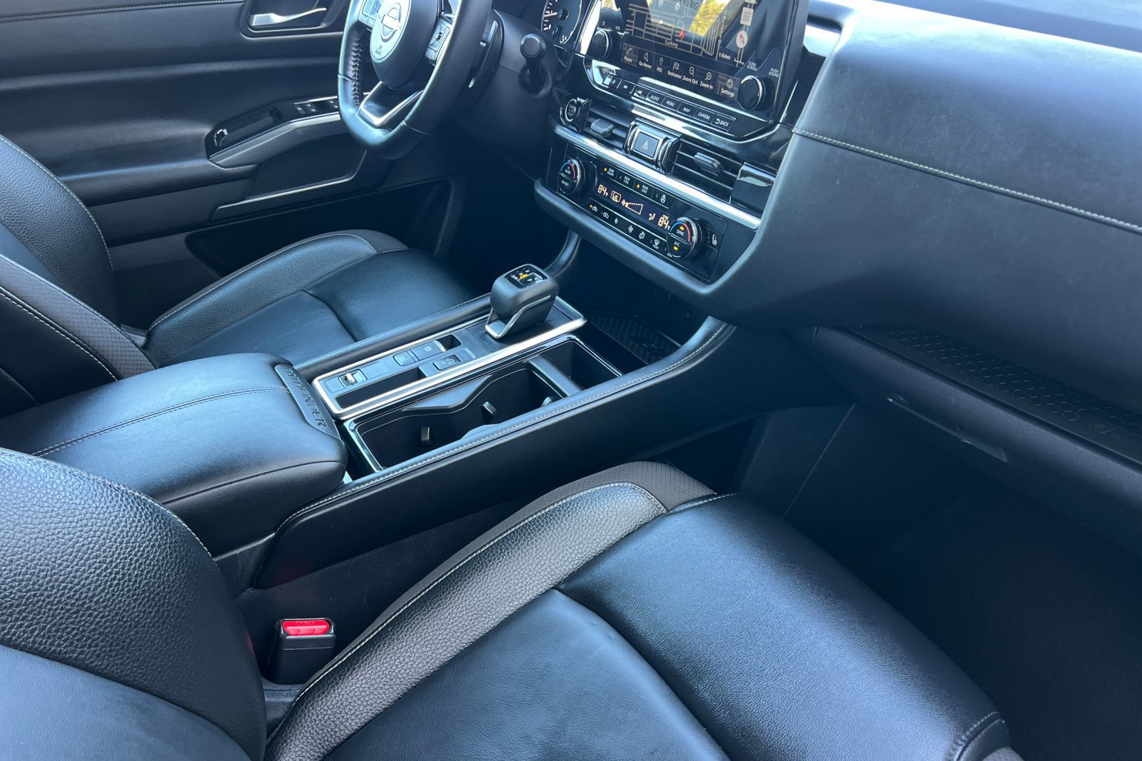 Certified 2024 Nissan Pathfinder SL w/ Black Appearance Package FWD image 19