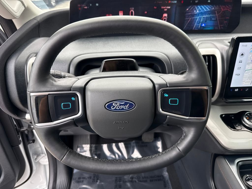 Used 2025 Ford Expedition Active RWD image 15
