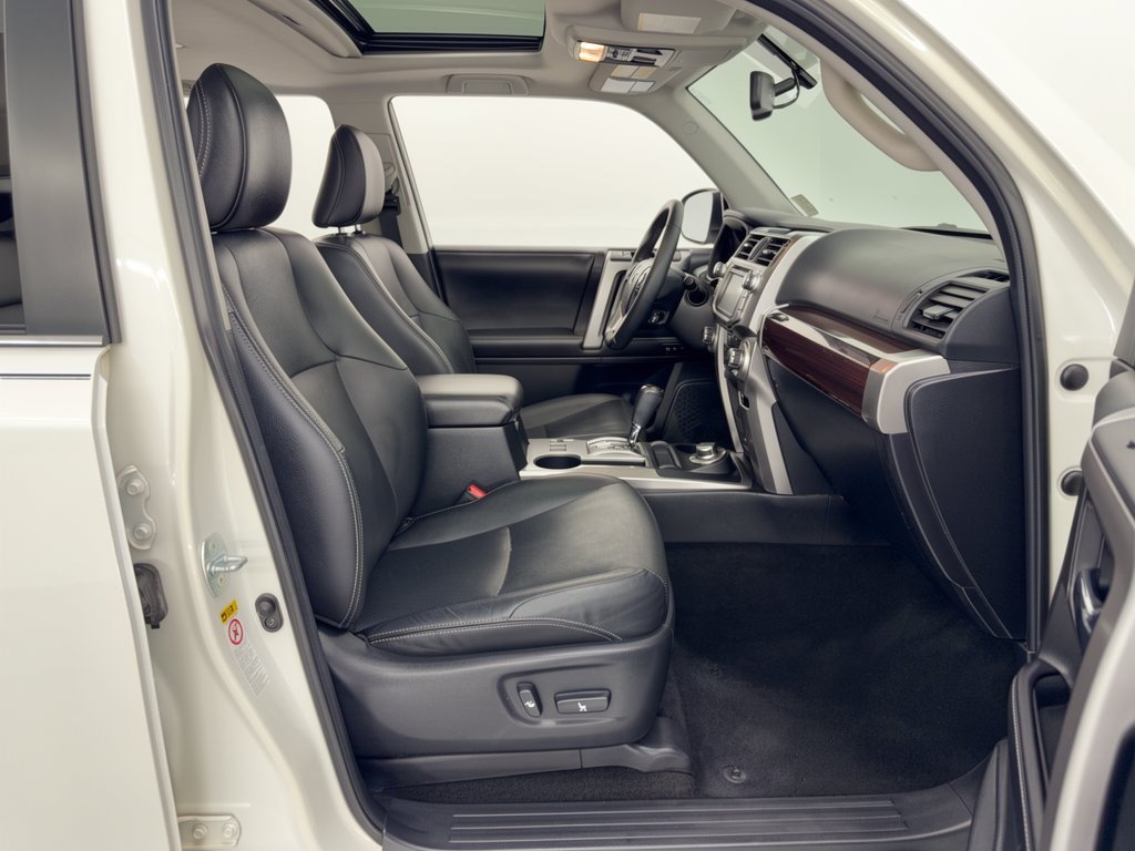 Used 2018 Toyota 4Runner Limited AWD/4WD image 30