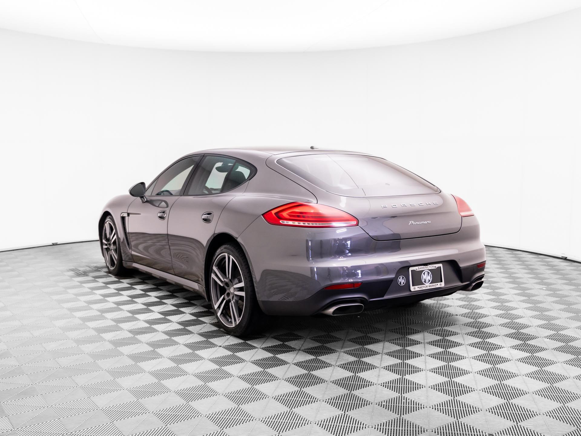 Used 2015 Porsche Panamera image 3