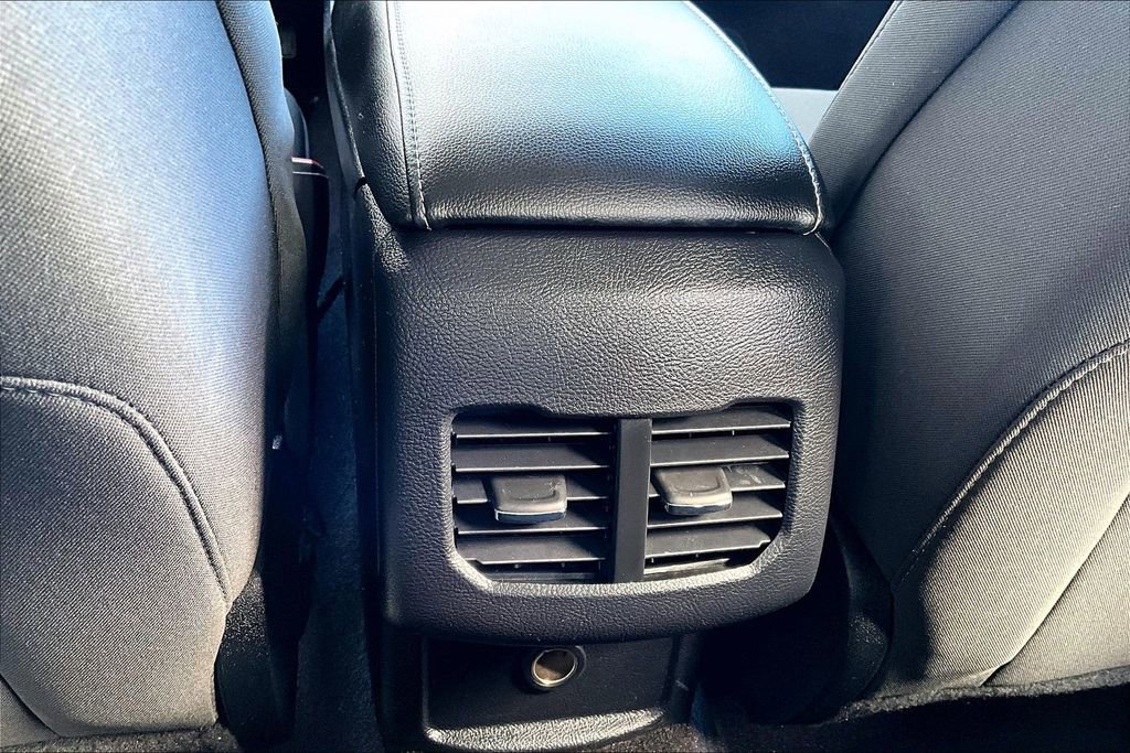 Used 2020 Ford Fusion SE image 9