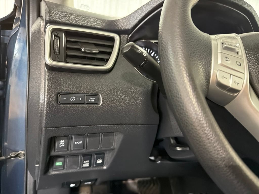 Used 2016 Nissan Rogue S w/ Appearance Package AWD/4WD image 29