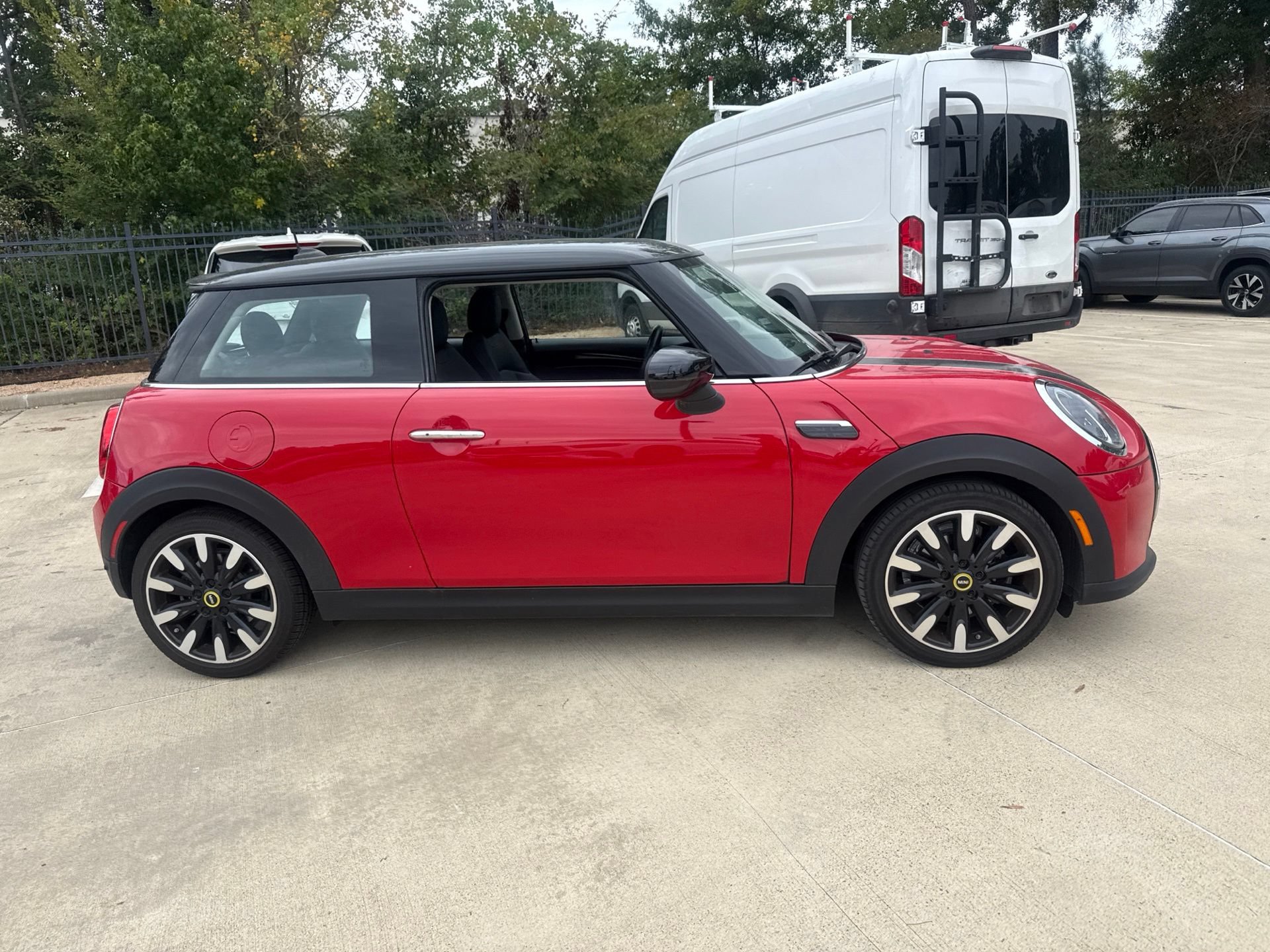Used 2024 MINI Cooper SE FWD image 3