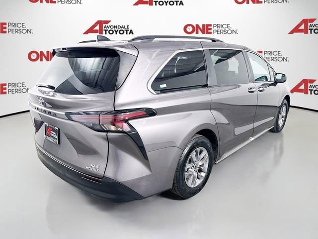Certified 2024 Toyota Sienna XLE FWD image 7