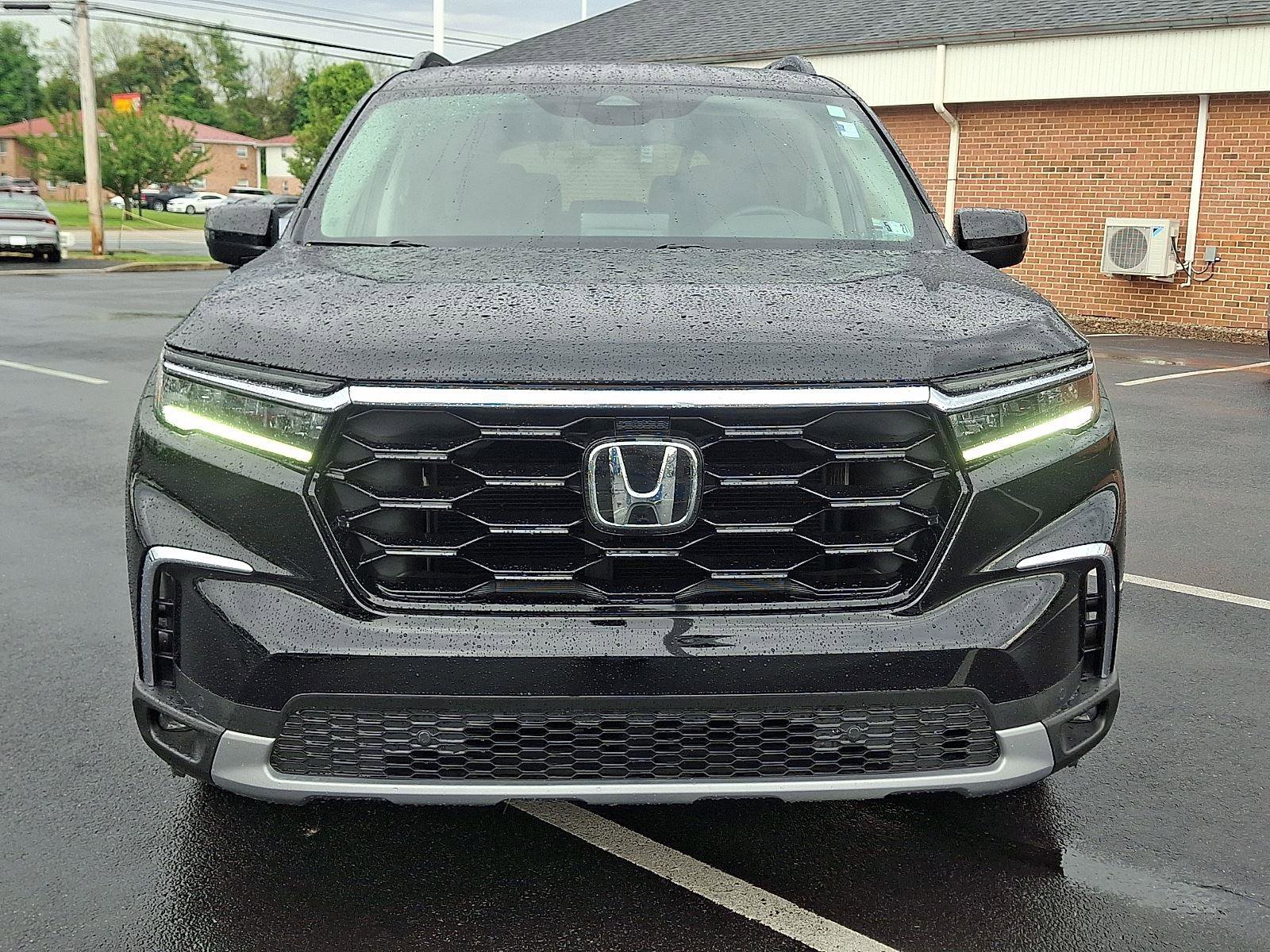 Used 2024 Honda Pilot Touring image 2