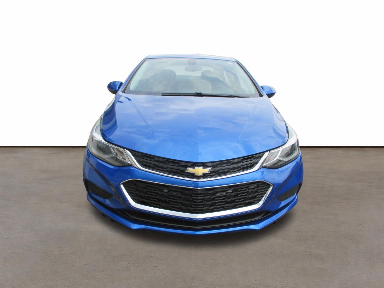 Used 2017 Chevrolet Cruze LT w/ Convenience Package FWD image 8