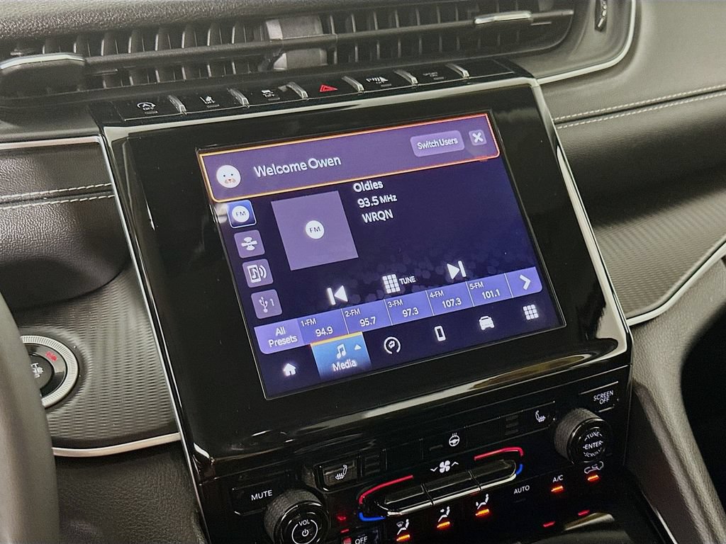 Certified 2023 Jeep Grand Cherokee Laredo w/ Luxury Tech Group I AWD/4WD image 24