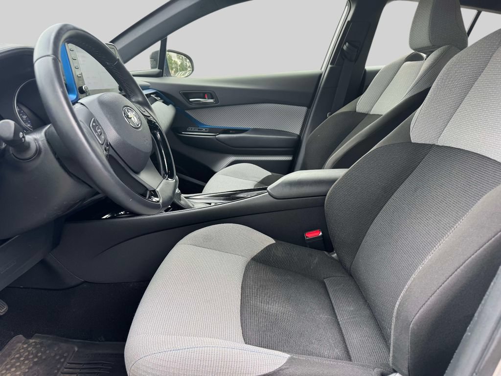 Used 2019 Toyota C-HR XLE FWD image 13