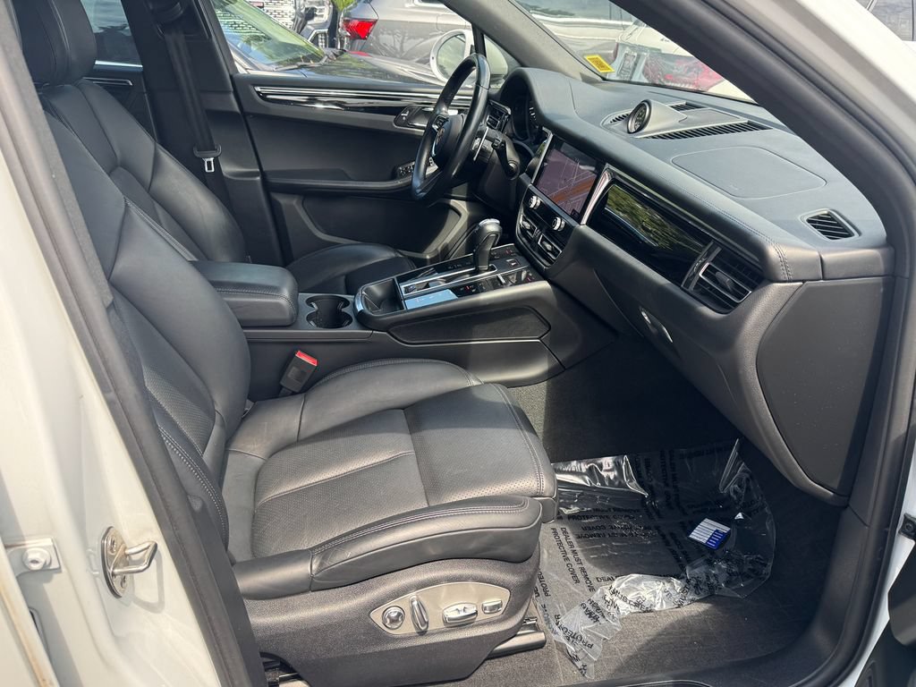 Used 2022 Porsche Macan AWD/4WD image 30