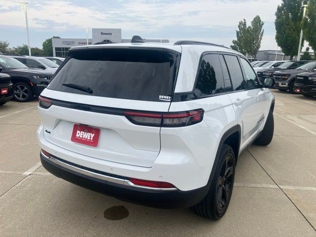 Used 2023 Jeep Grand Cherokee Altitude AWD/4WD image 8