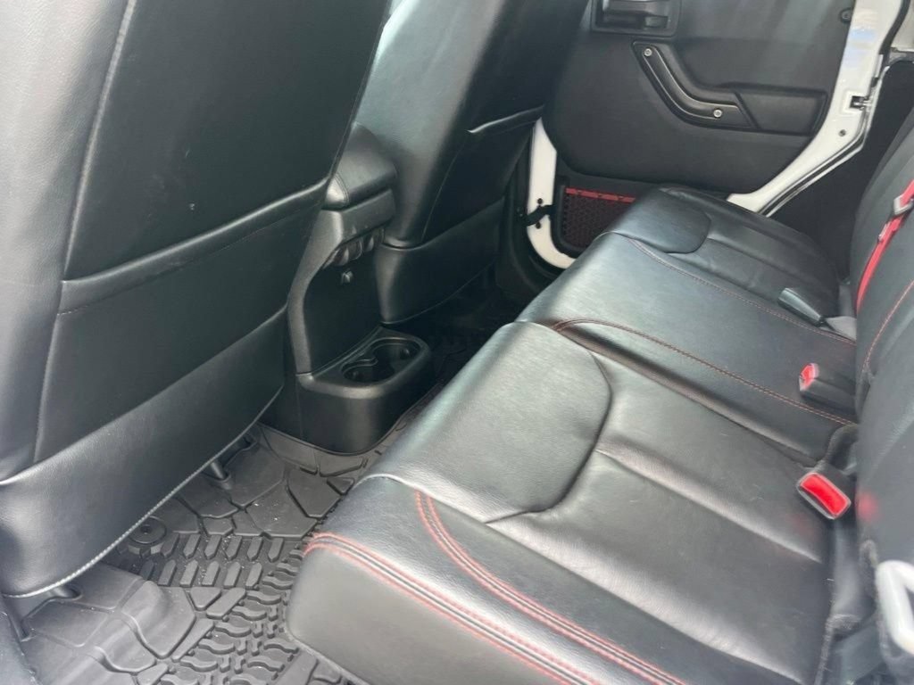 Used 2018 Jeep Wrangler Unlimited Rubicon AWD/4WD image 30