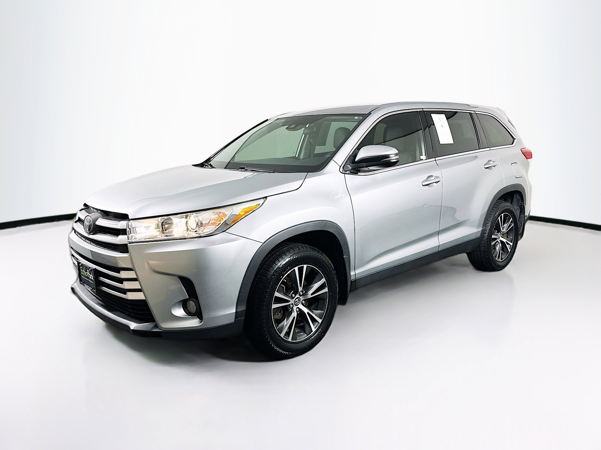 Used 2019 Toyota Highlander Plus AWD/4WD image 3