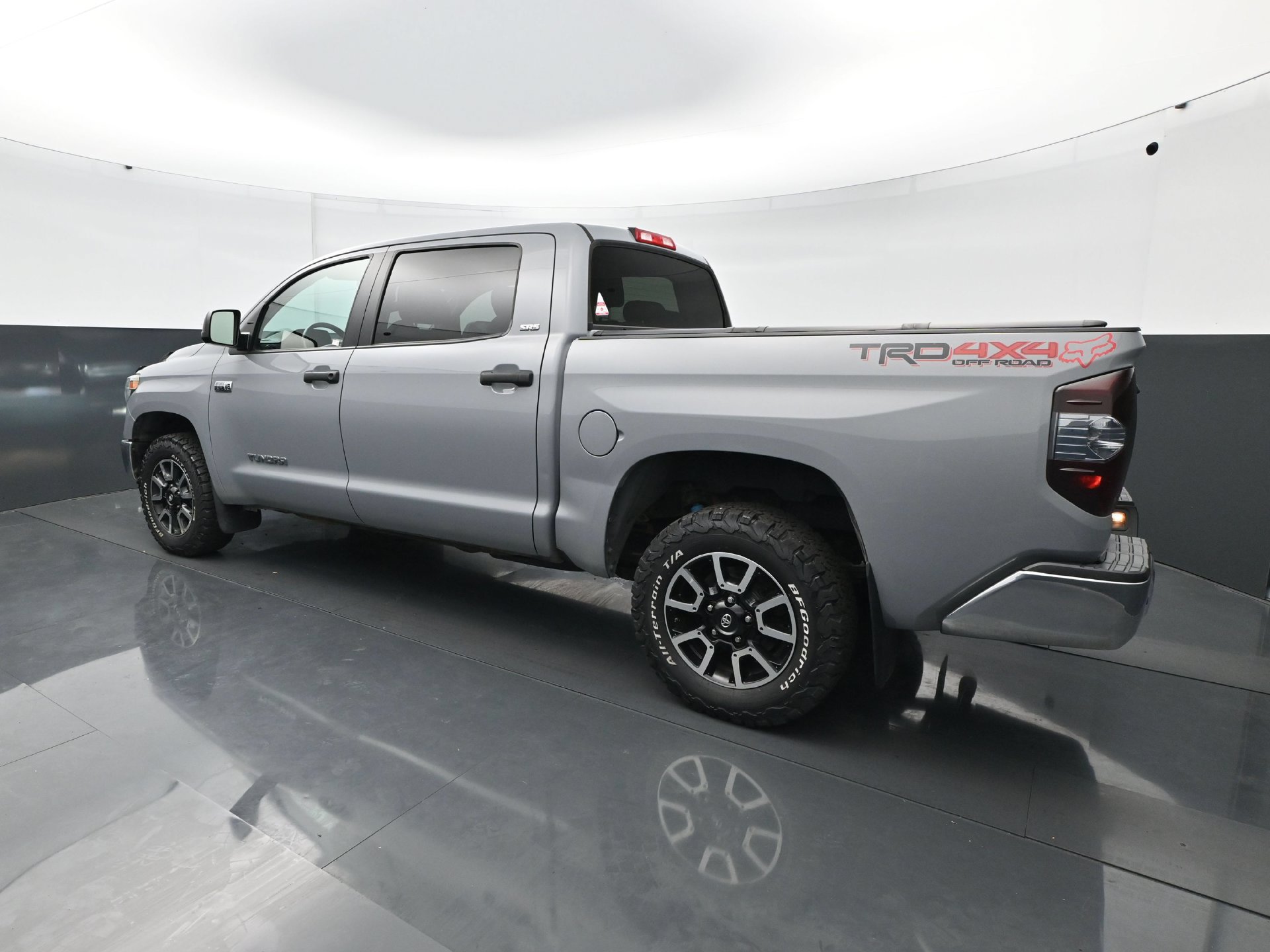 Used 2018 Toyota Tundra SR5 AWD/4WD image 4