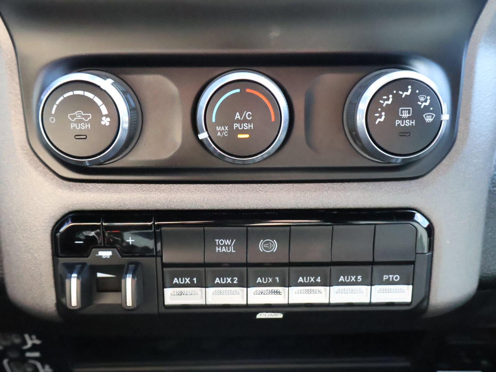 Used 2022 RAM 5500 Tradesman w/ Chrome Appearance Group AWD/4WD image 41