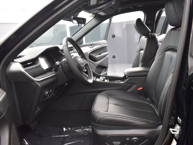 Used 2025 Jeep Grand Cherokee Limited w/ Trailer Tow Package AWD/4WD image 7