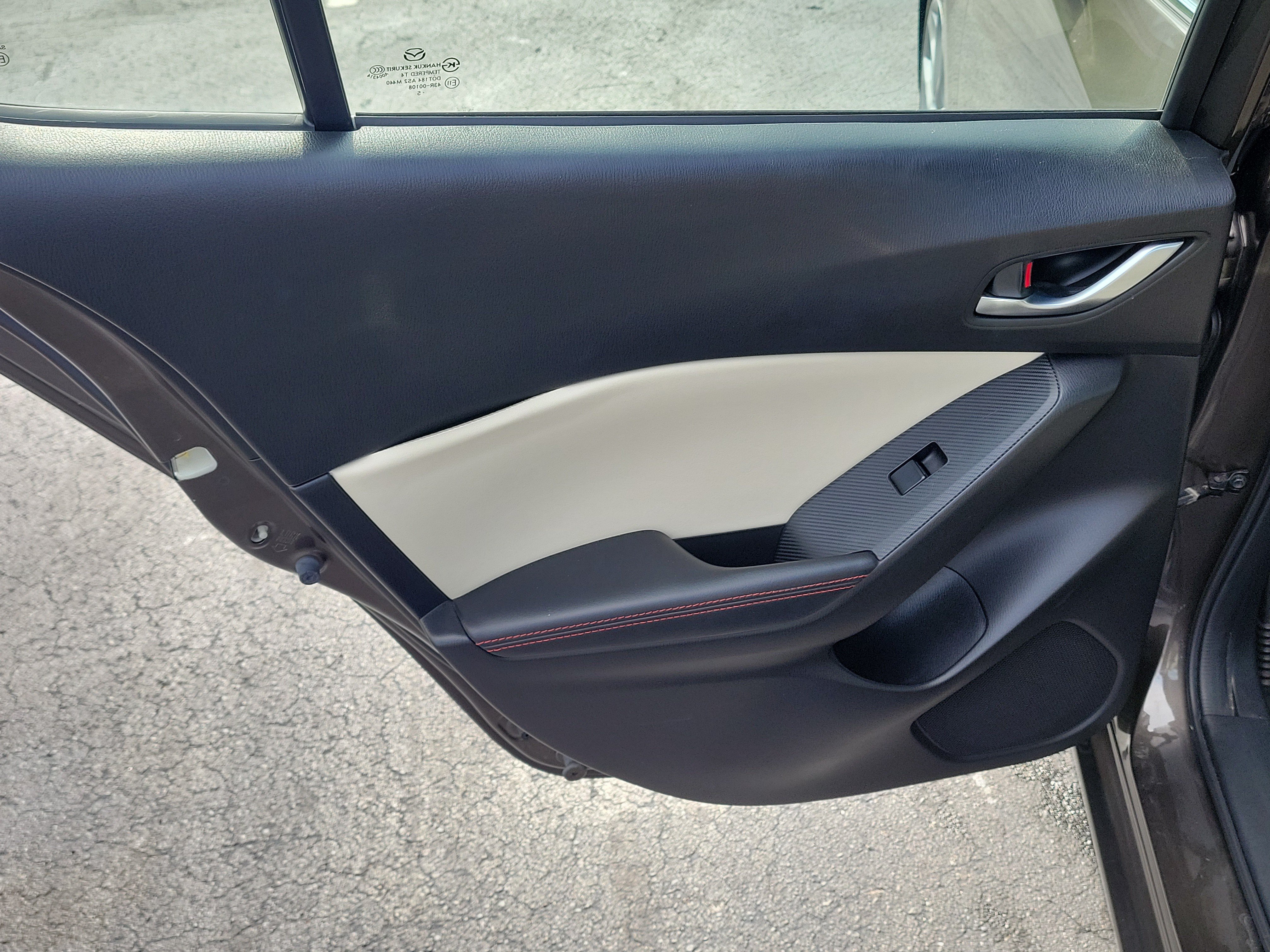 Used 2016 MAZDA MAZDA3 s Grand Touring FWD image 9