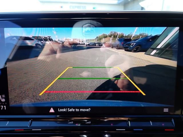 Used 2024 Volkswagen Atlas Cross Sport SE image 23