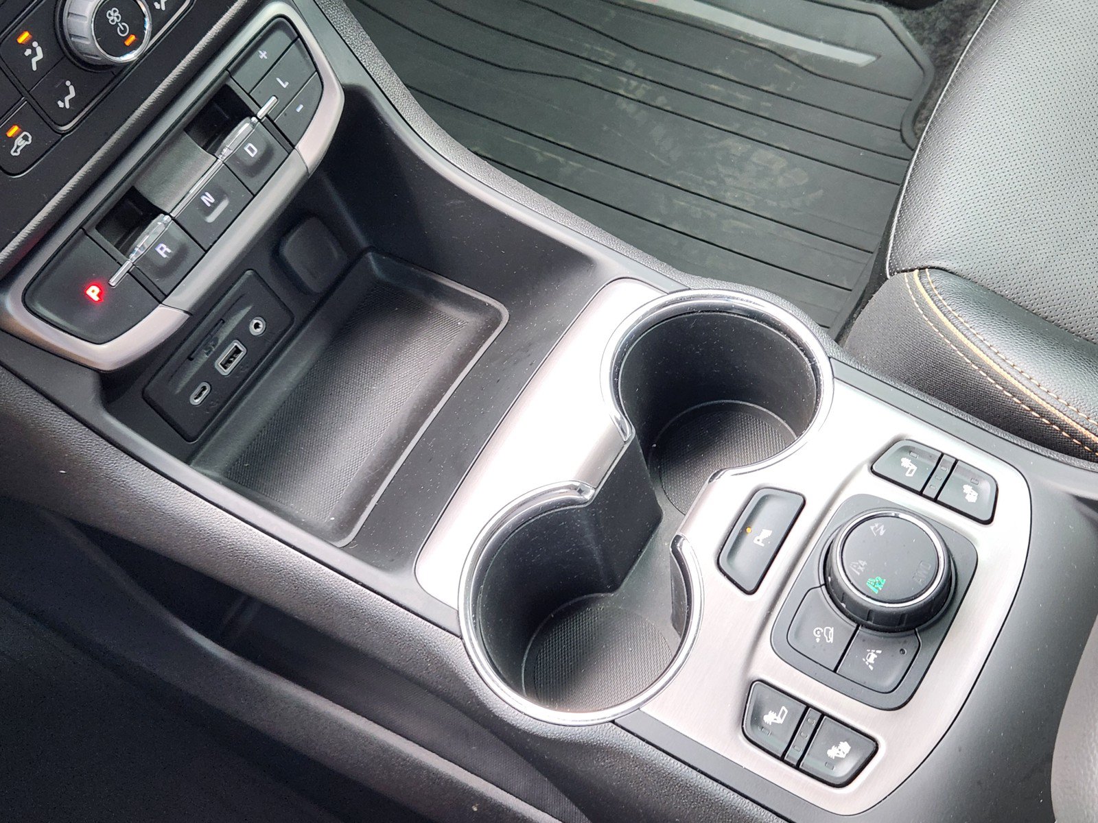 Used 2024 GMC Terrain AT4 w/ Infotainment Package II AWD/4WD image 16