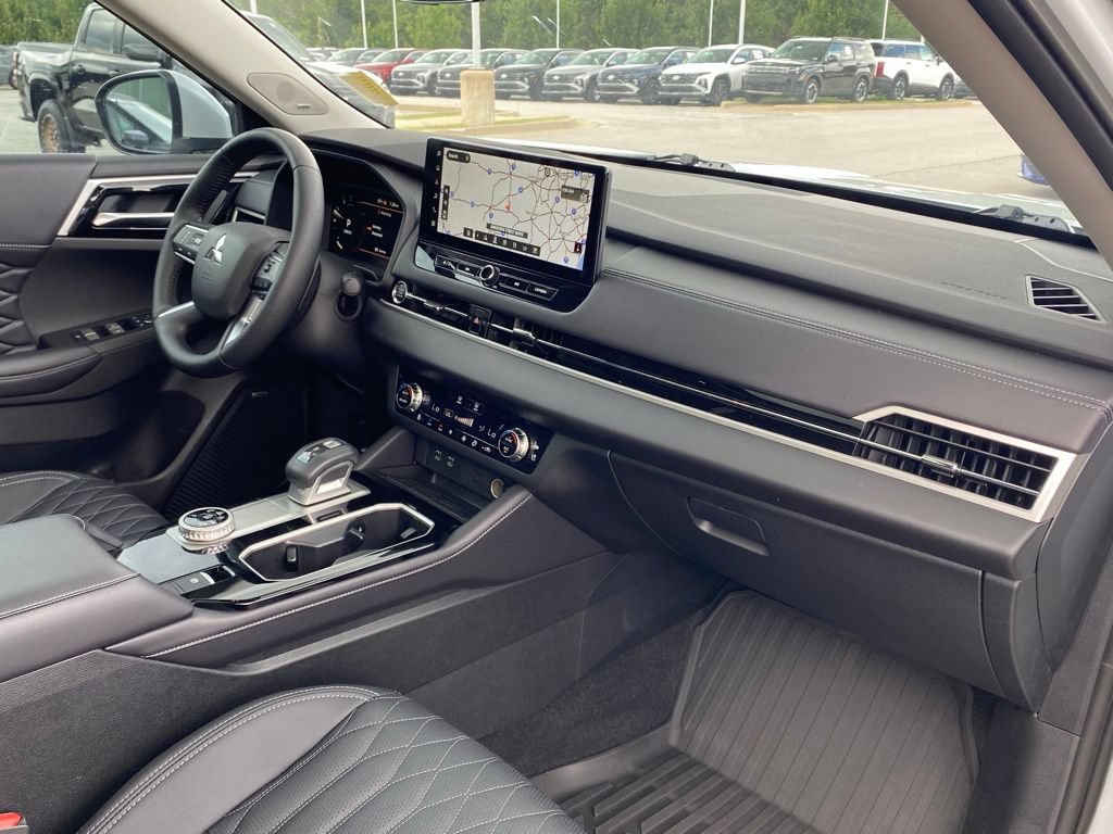 Used 2025 Mitsubishi Outlander SEL FWD image 32