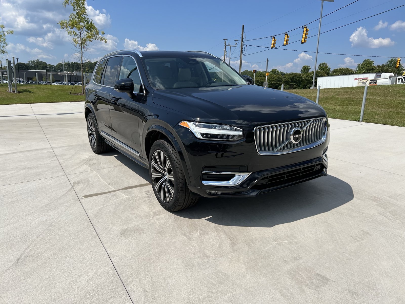 Used 2025 Volvo XC90 B6 Plus AWD/4WD image 2