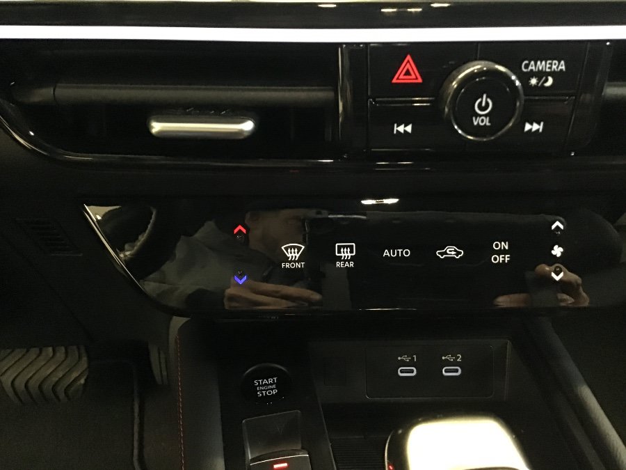 Used 2025 Nissan Kicks SR AWD/4WD image 23