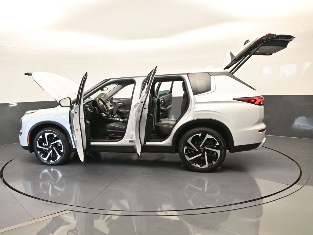 Used 2023 Mitsubishi Outlander SE image 82