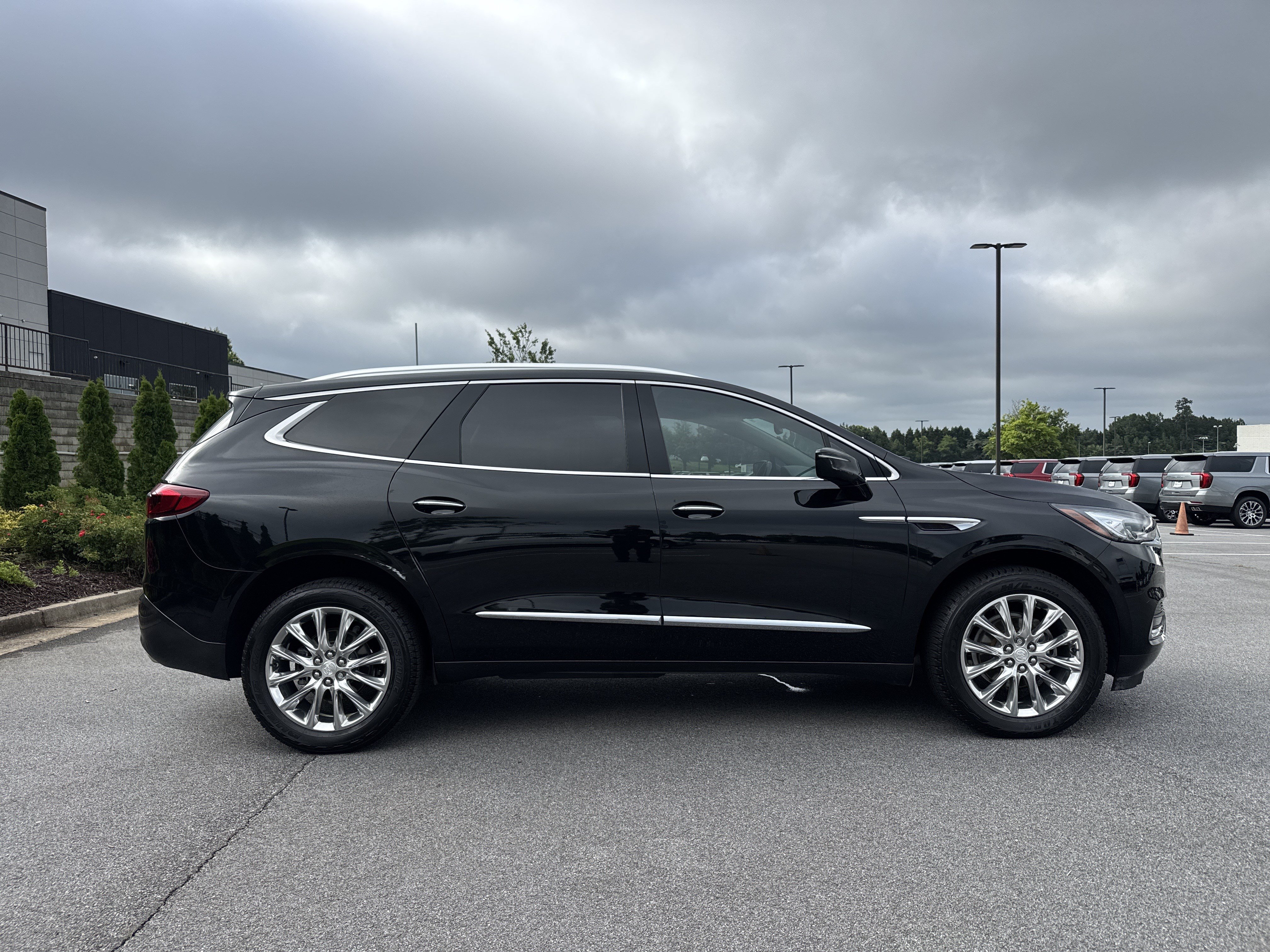 Used 2018 Buick Enclave Premium w/ Experience Buick Package FWD image 11