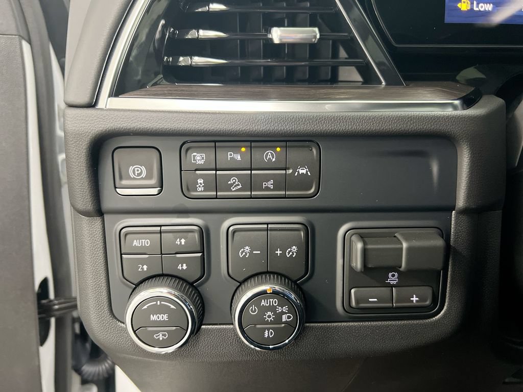 New 2026 Chevrolet Suburban Z71 w/ Z71 Off-Road Package AWD/4WD image 19