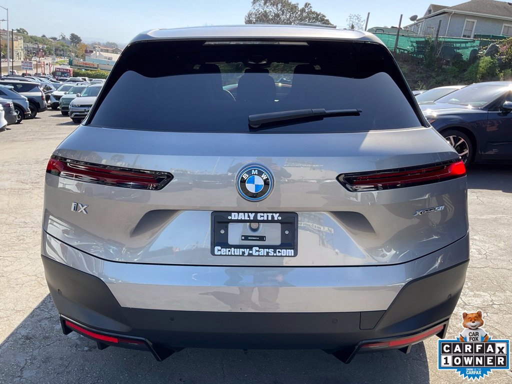 Used 2025 BMW iX xDrive50 w/ Premium Package AWD/4WD image 5