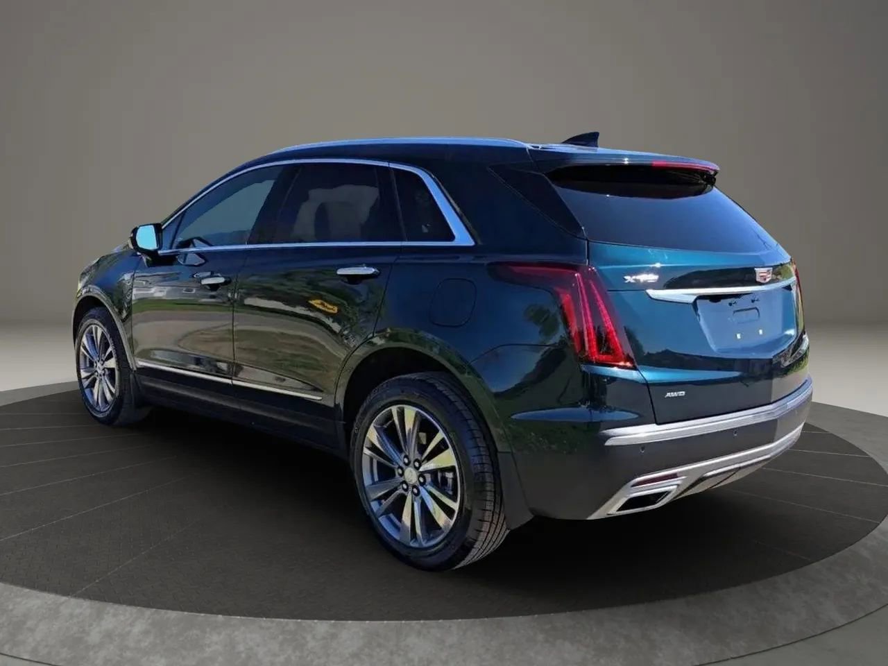 Used 2025 Cadillac XT5 Premium Luxury w/ LPO, Floor Liner Package AWD/4WD image 5