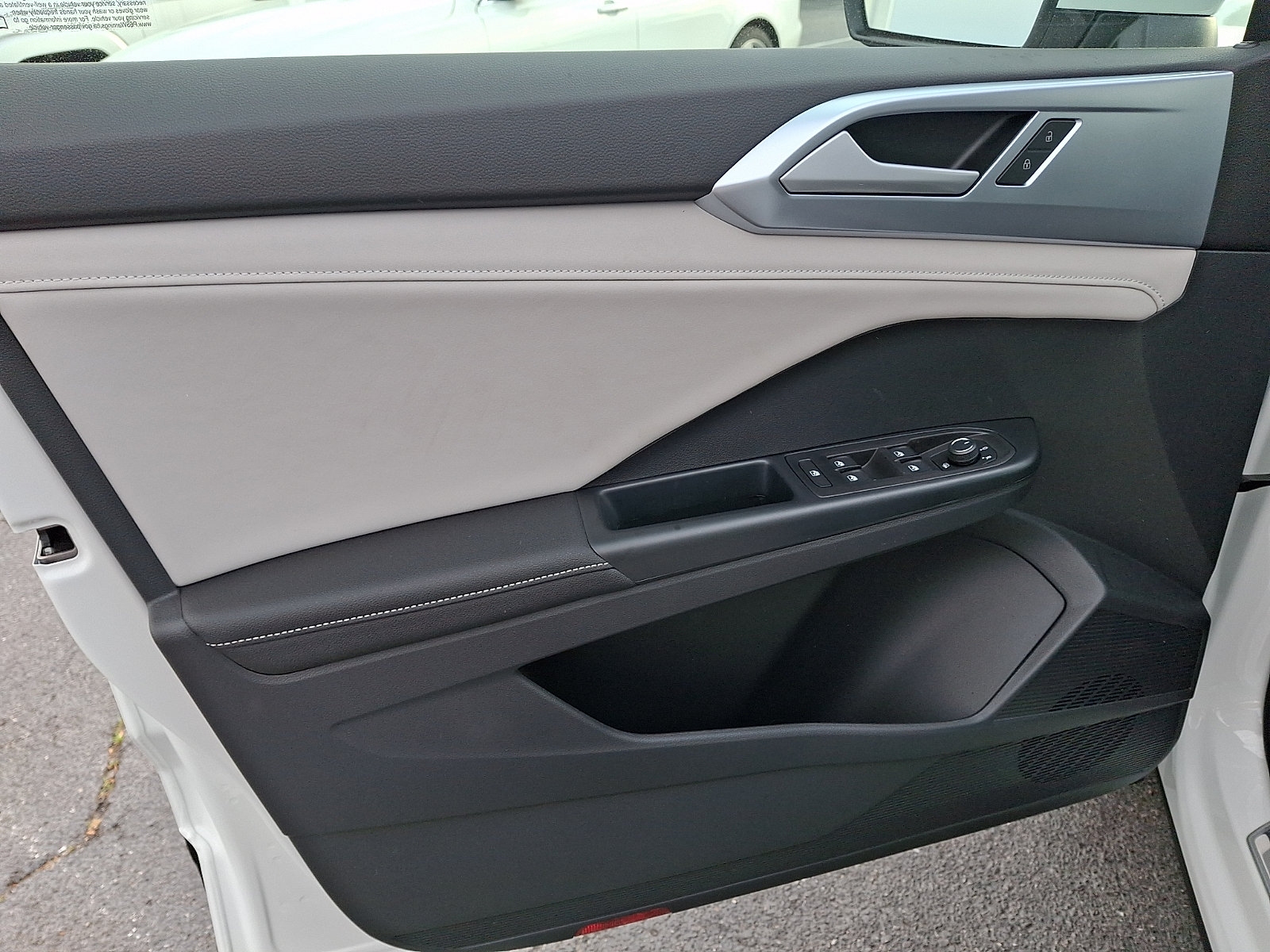 New 2026 Volkswagen Taos SE AWD/4WD image 8