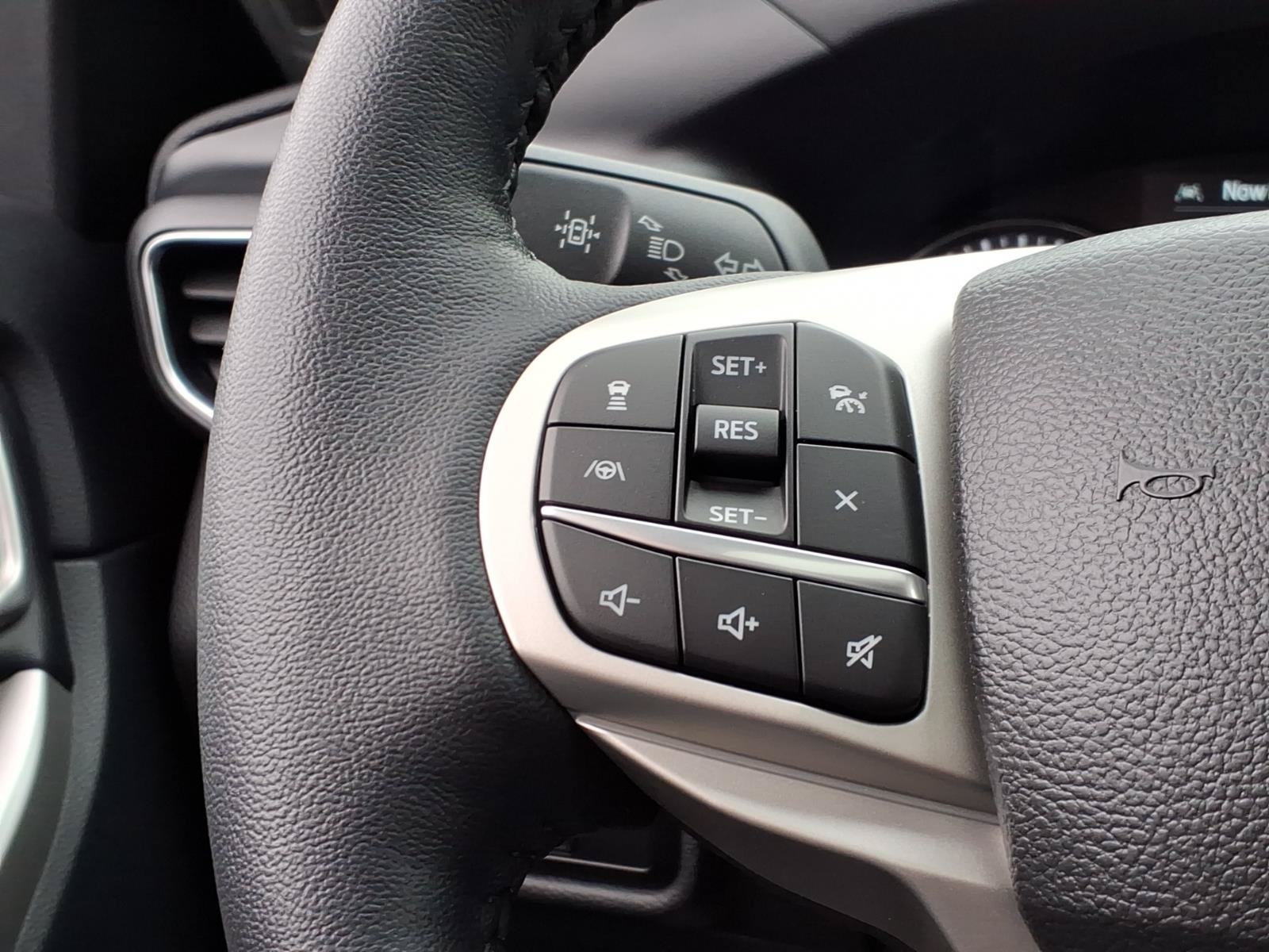 Used 2023 Ford Explorer Limited w/ Limited Technology Package AWD/4WD image 27