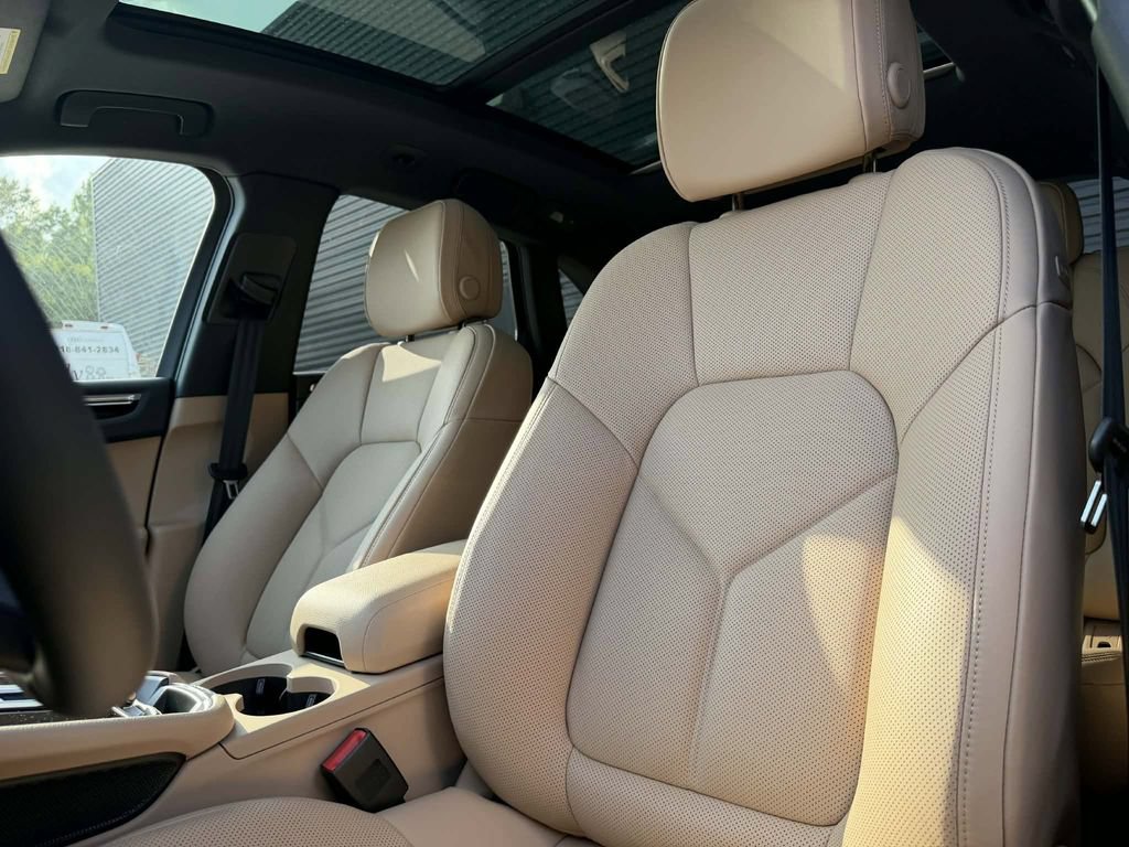 New 2026 Porsche Macan AWD/4WD image 13