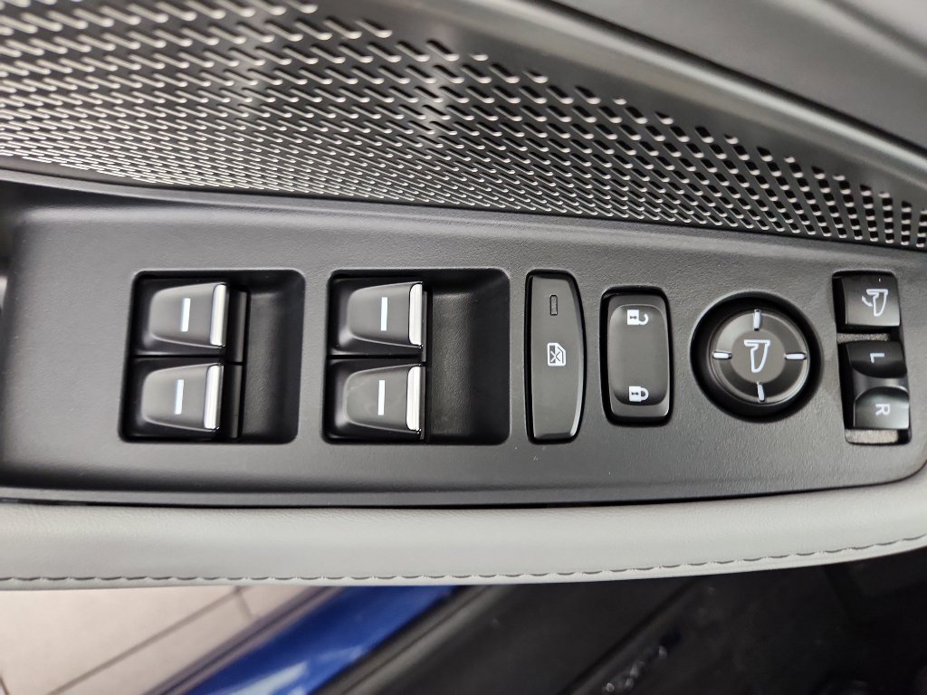 Used 2024 Acura MDX SH-AWD w/ Technology Package image 11