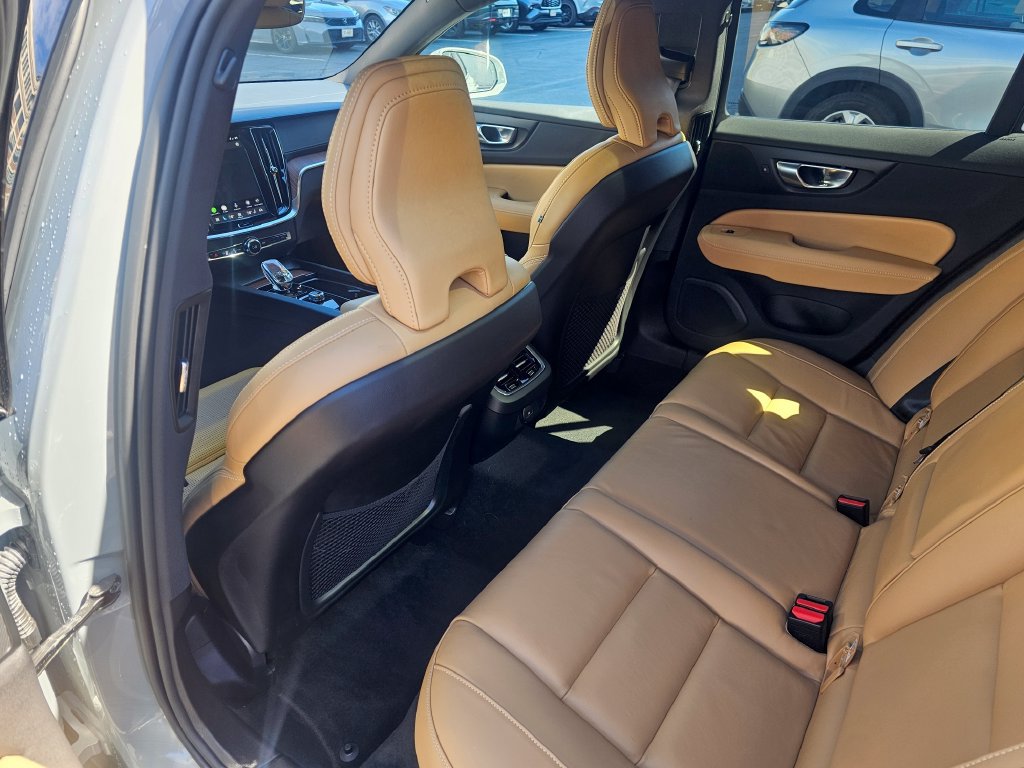 Certified 2025 Volvo V60 B5 Cross Country Ultra AWD/4WD image 37