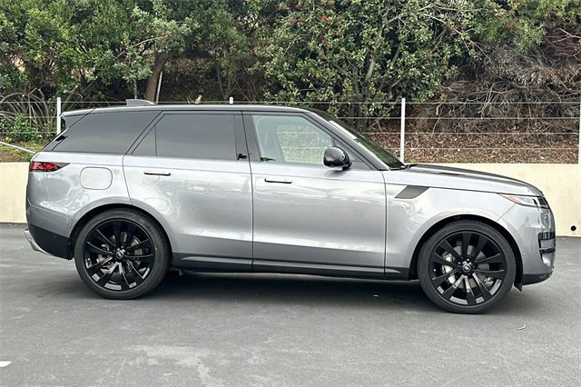 Used 2025 Land Rover Range Rover Sport SE image 6