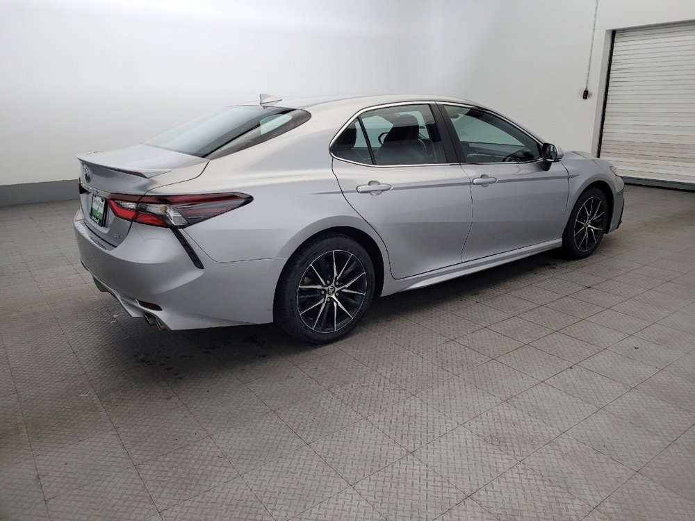 Used 2022 Toyota Camry SE image 10
