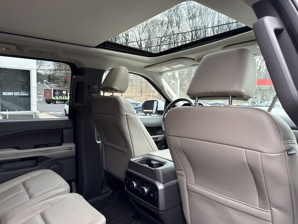 Used 2021 Ford Expedition XLT image 32