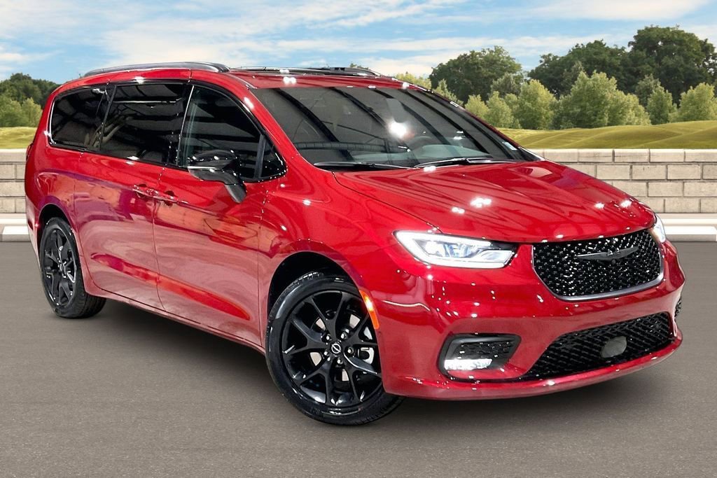 New 2026 Chrysler Pacifica Select image 2