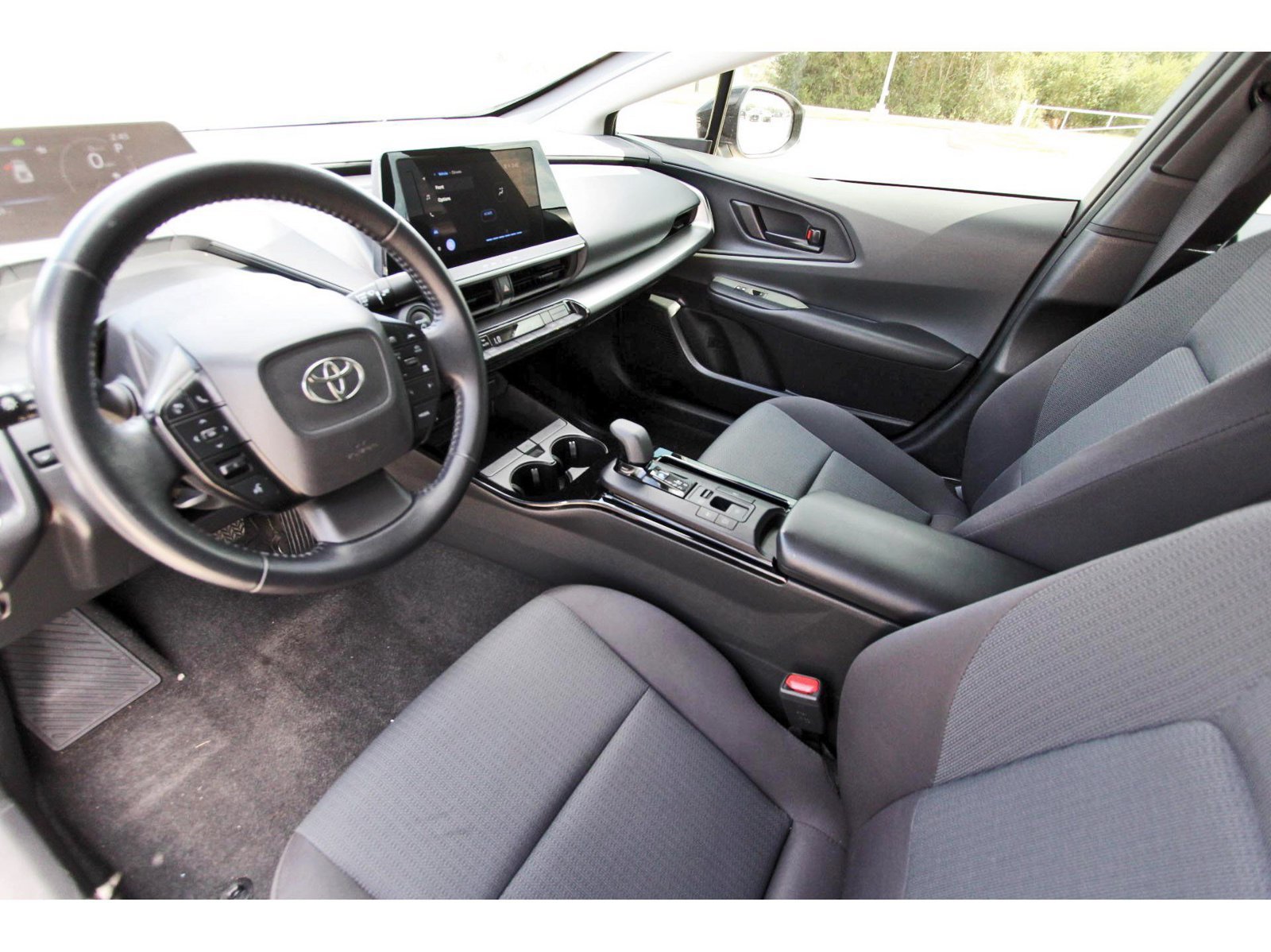 Used 2023 Toyota Prius LE FWD image 33