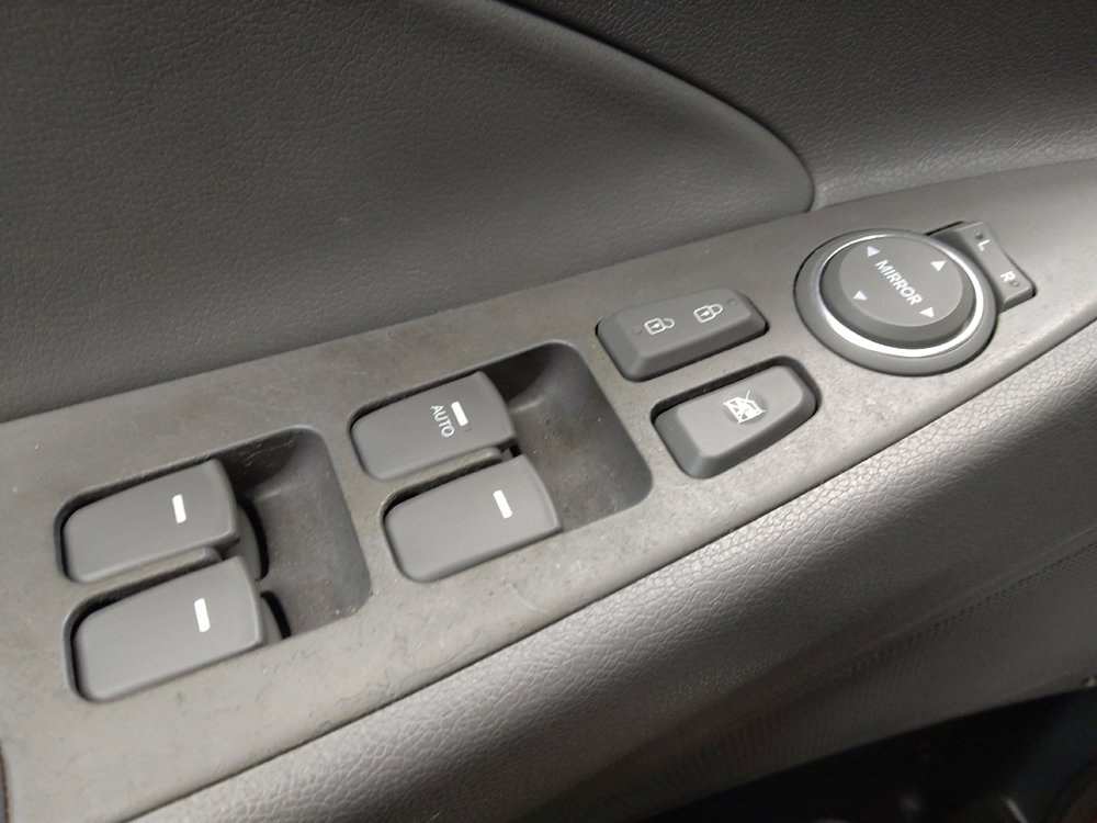 Used 2014 Hyundai Sonata Limited w/ Technology Package 05 FWD image 27