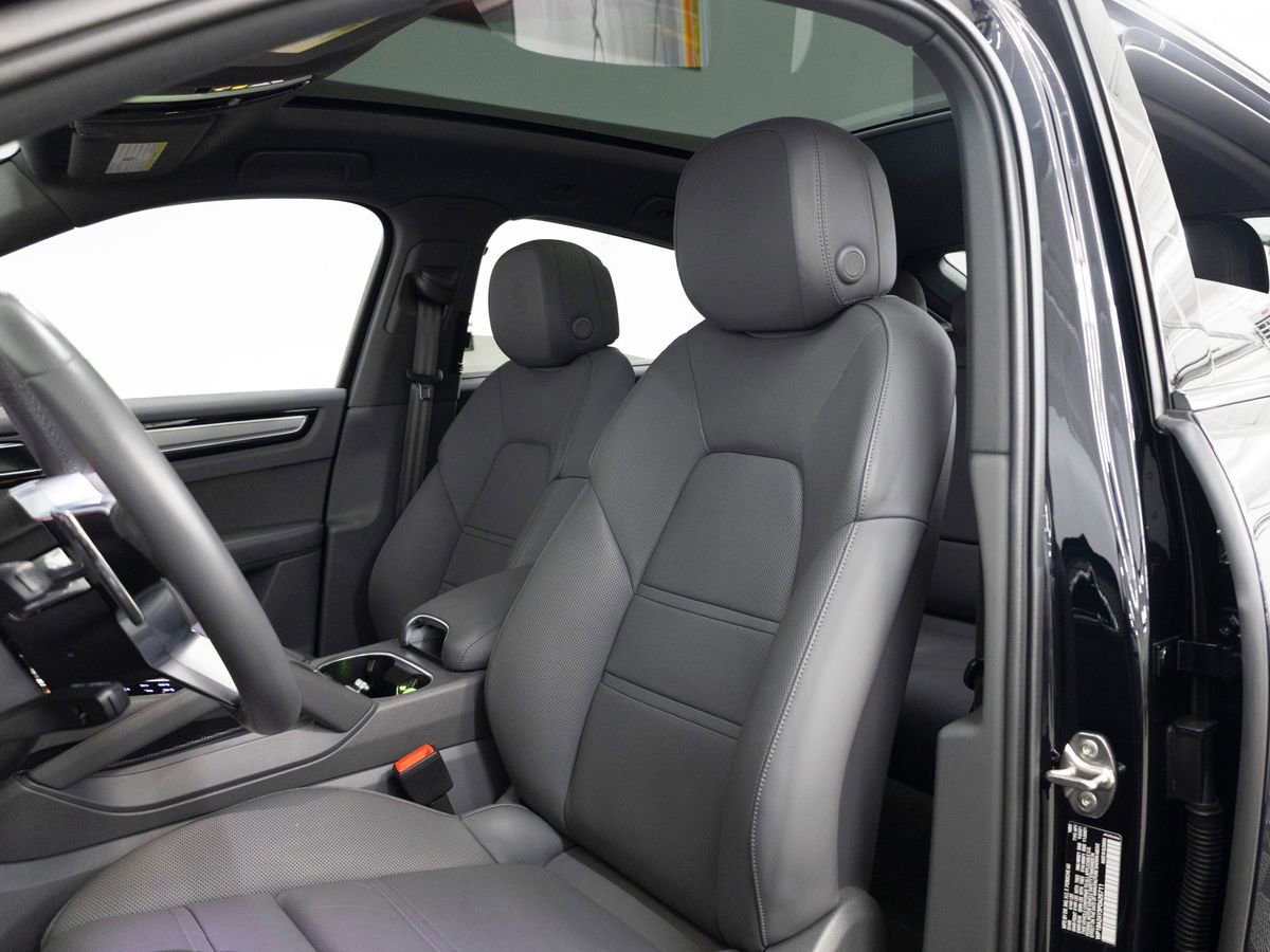 Certified 2023 Porsche Cayenne Coupe image 5