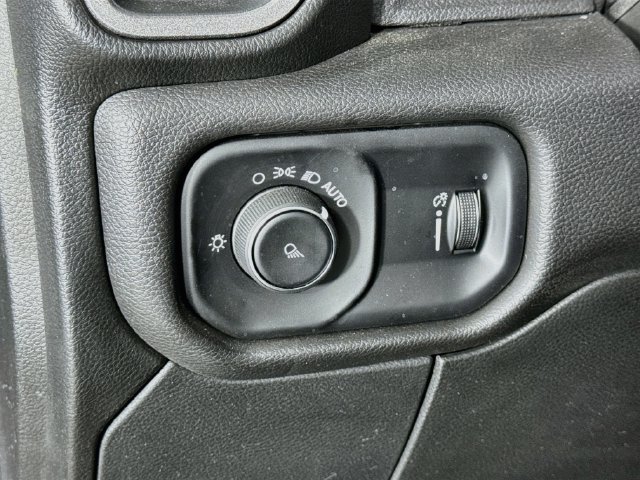 Used 2024 RAM 2500 Tradesman w/ Chrome Appearance Group AWD/4WD image 10