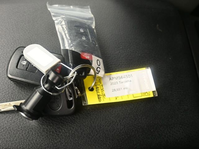 Used 2023 Toyota Tacoma SR5 AWD/4WD image 10