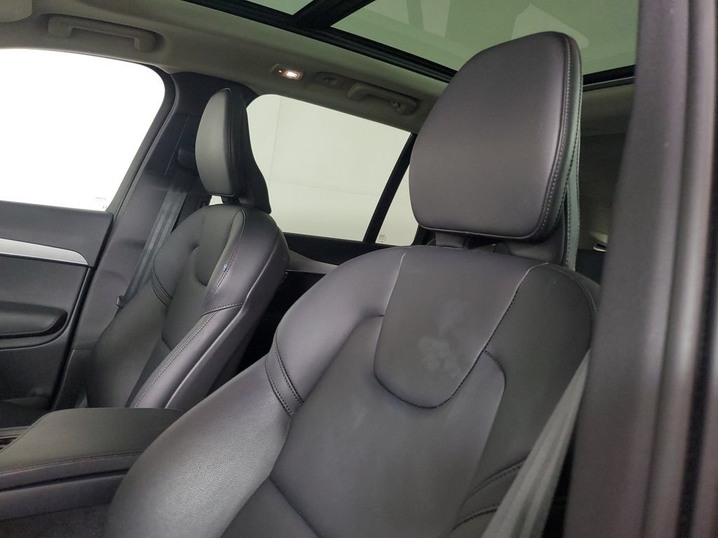 Used 2025 Volvo XC90 B5 Core AWD/4WD image 24